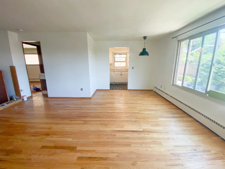 Spacious living & dining room
