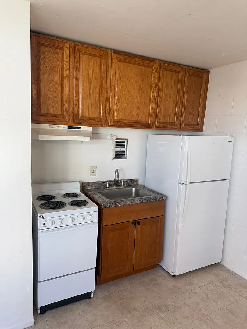 2170 Vineyard St — Photo 2