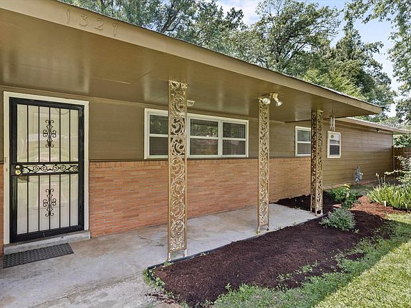 3rd image of 1327 David Dr