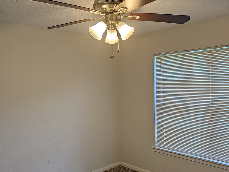 4800 Dunlap Dr — Photo 14