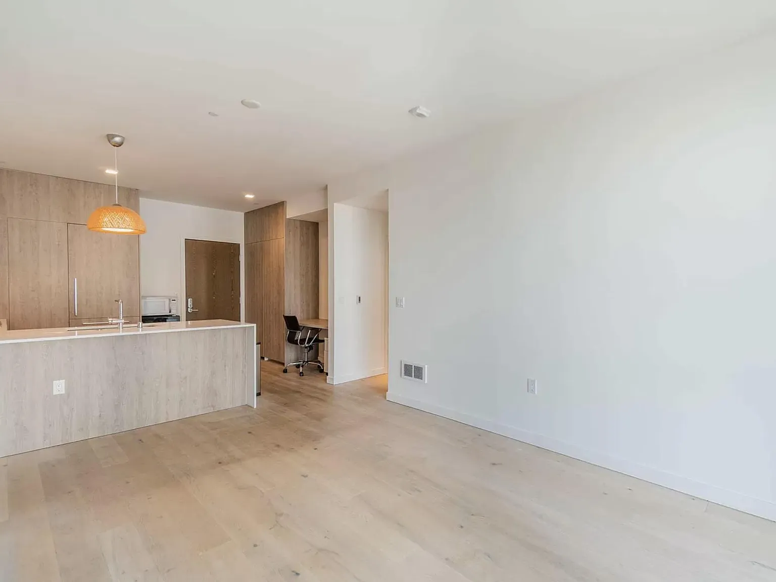 2 bed, 870 sqft, $6,250 — Photo 4