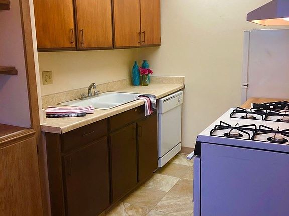 3rd image of 2570 N Maryland Ave APT 202