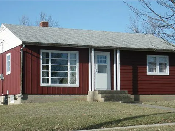535 Commercial St, Strawberry Point, IA 52076