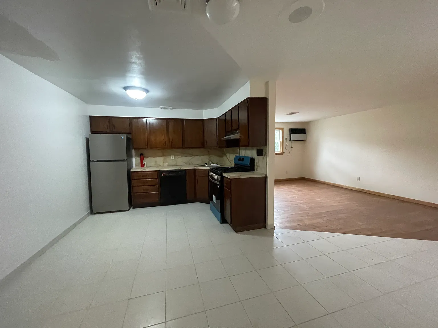 1 bed, 1100 sqft, $2,197 — Photo 2