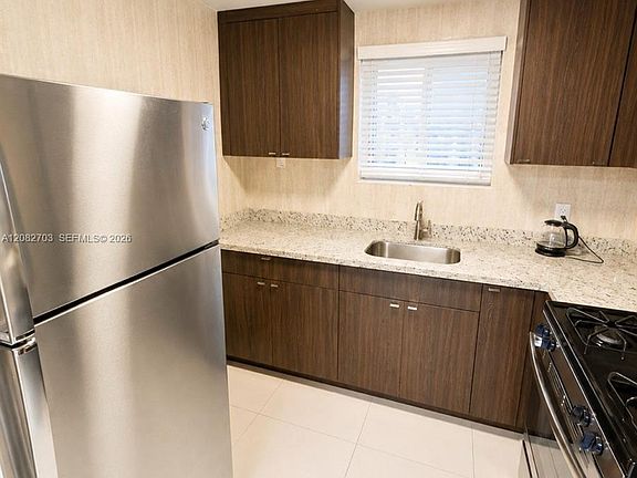4th image of 1025 94th St #12