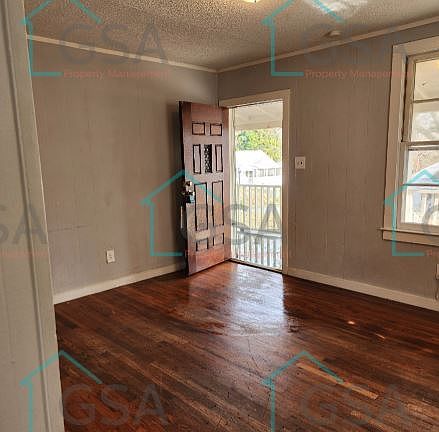 2nd image of 110 Camp St