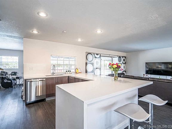 3rd image of 16790 Harbor Ct
