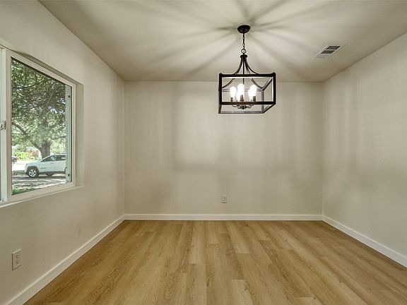 5th image of 729 Oakwood Ave