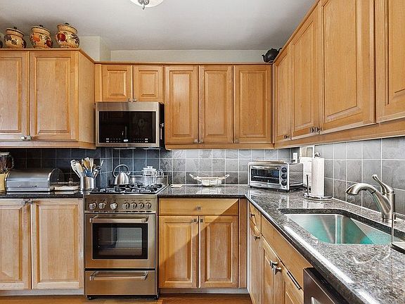 3rd image of 333 E 34th St APT 7L