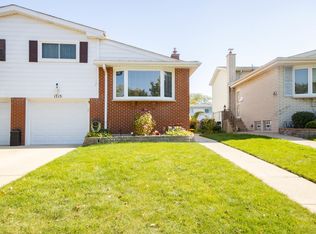 1715 N Drury Ln, Arlington Heights, IL 60004