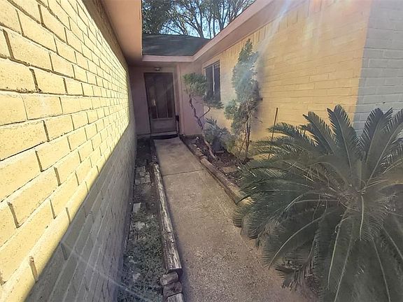 2nd image of 3026 Sherborne St