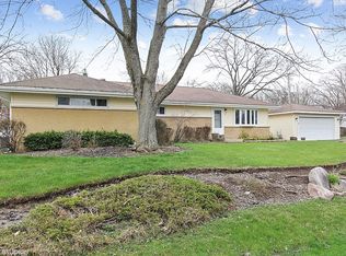 3 Juneway Ter, Lake Zurich, IL 60047