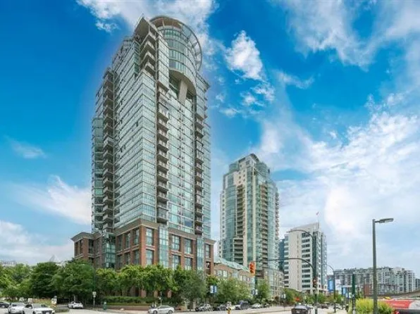 1128 Quebec St #2105, Vancouver, BC V6A 4E1