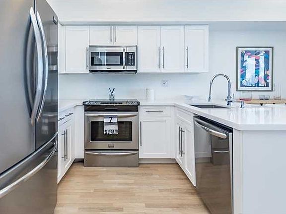 5th image of 19101 NE 36th Ct APT 1910