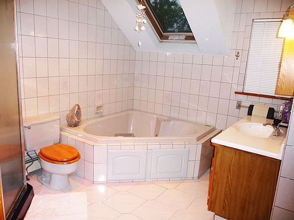 Oversized Main Bathroom