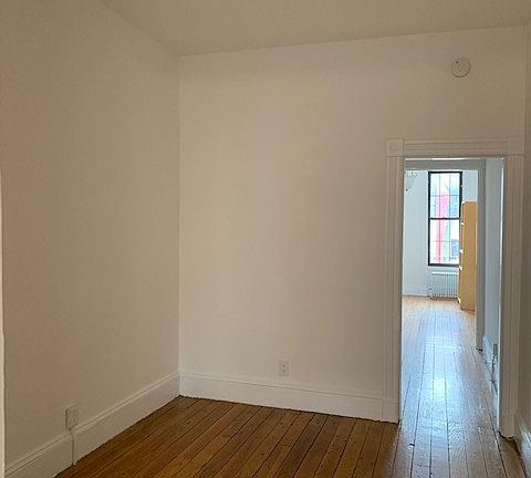 4th image of 11-18 47th Ave #1R