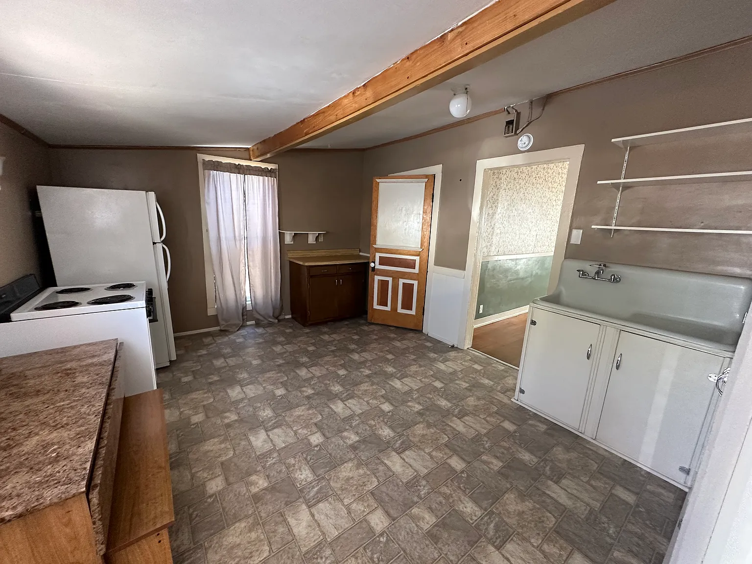 2 bed, 872 sqft, $950 — Photo 2