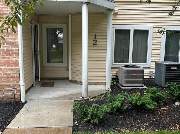 12 Michele Ct, Levittown, PA 19057