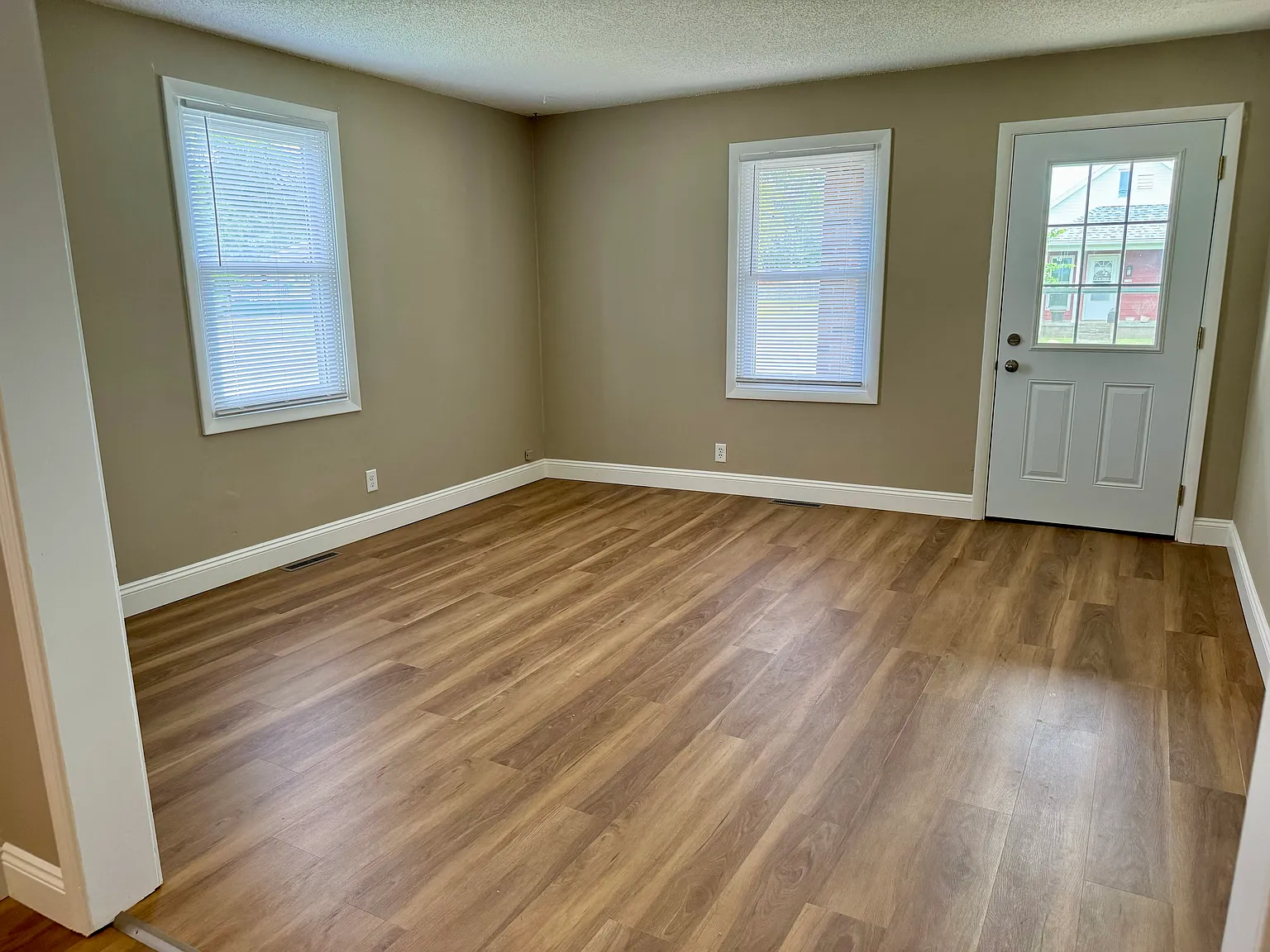 3 bed, 1304 sqft, $1,500 — Photo 2