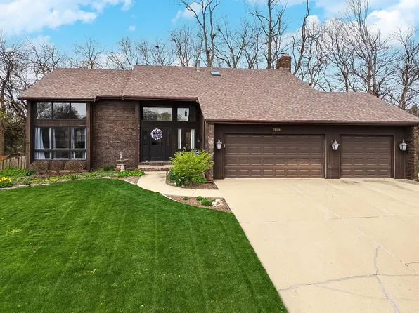 1906 Oakwood Ave, Bloomington, IL 61704