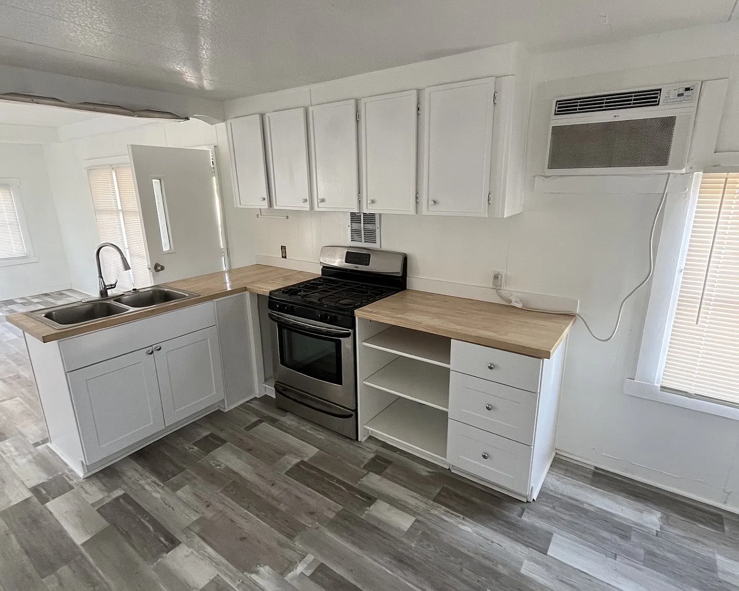 2 bed, 700 sqft, $750 — Photo 3
