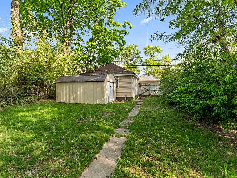 181 W Norman Ave — Photo 35