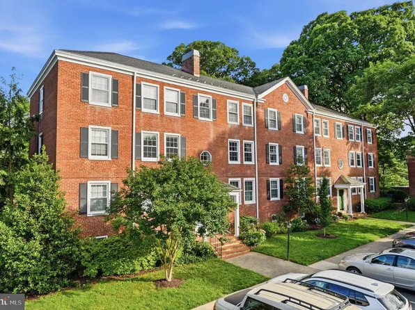 4860 28th St S APT C2, Arlington, VA 22206