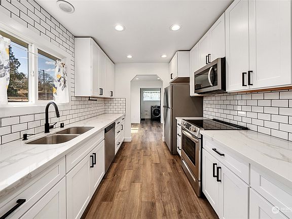 3rd image of 5006 S Pine Street