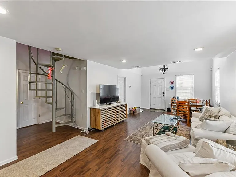 4843 Coliseum St — Photo 3