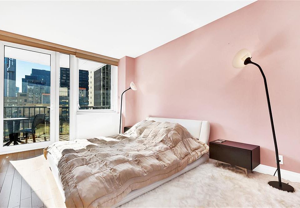 1st image of 211 E 46th St #22F