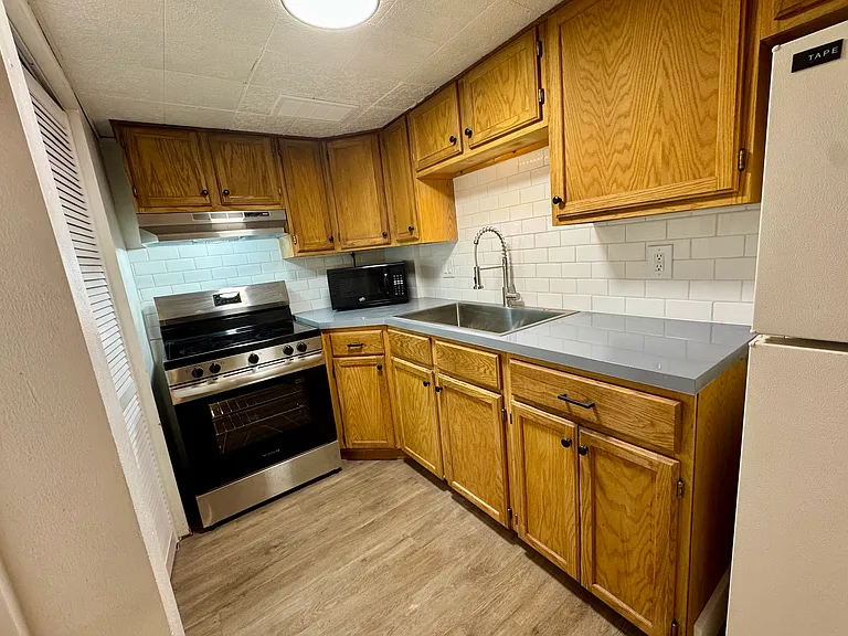 1311 E Bradley St #B — Photo 6