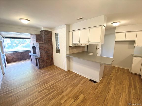 4th image of 215 E Warren Ave