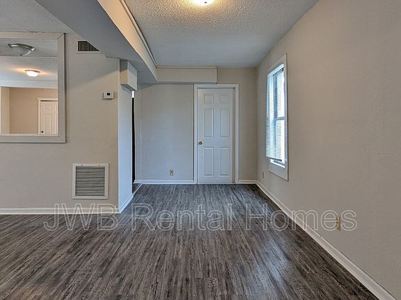 4th image of 2054 Broadway Ave #1
