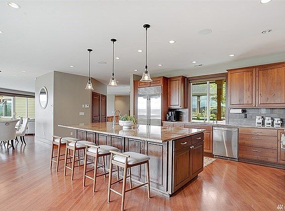 5th image of 16040 38th Ave NE