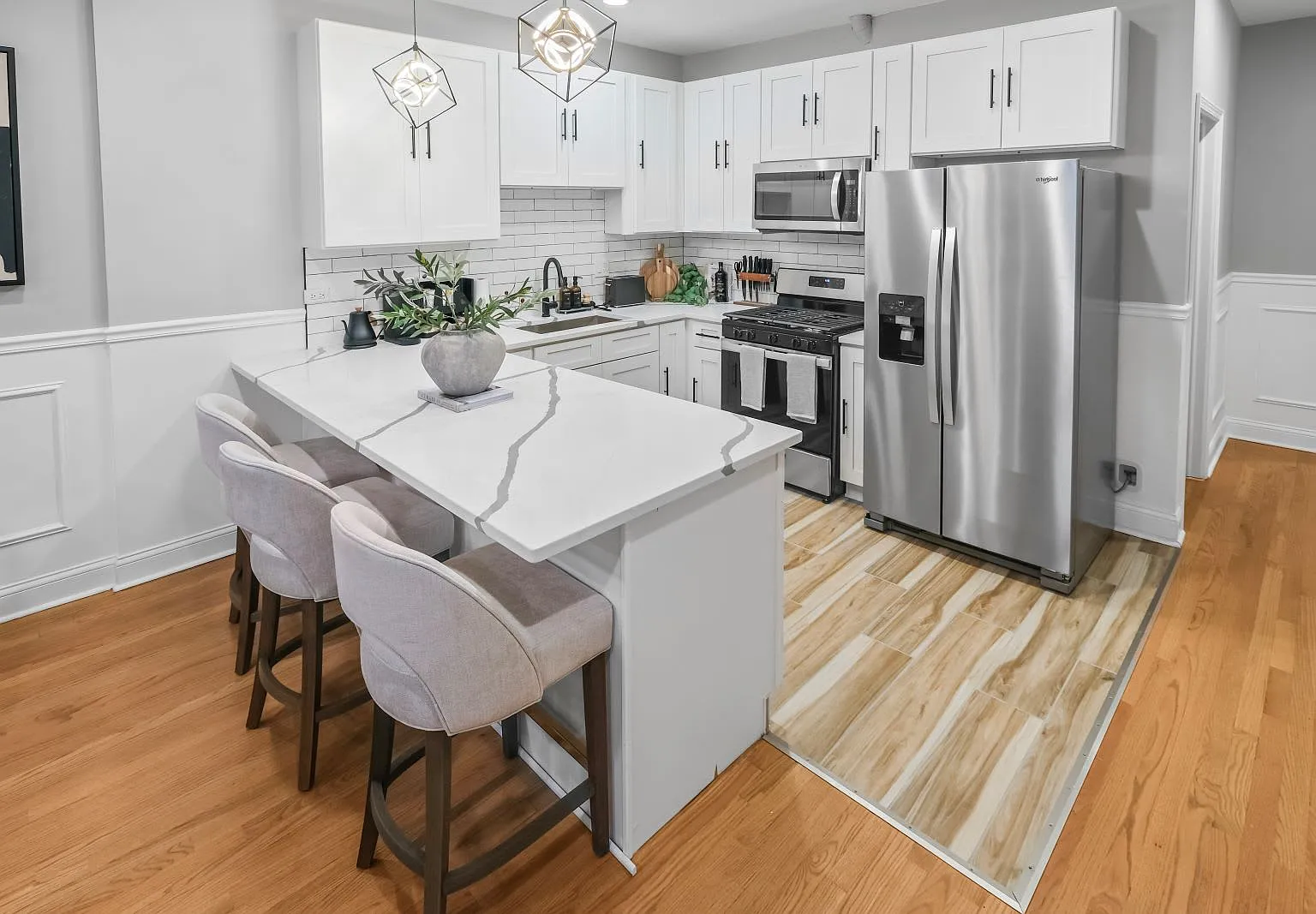 3 bed, 2200 sqft, $7,700 — Photo 3