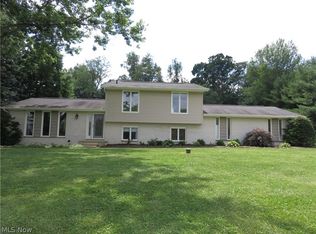2958 Meadowland St, Uniontown, OH