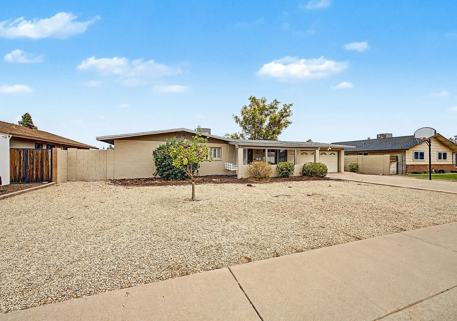 Gorgeous 3bed/2bath Home W/Pool In North Glen Square — Photo 3