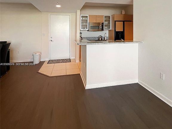 5th image of 18800 NE 29th Ave #500
