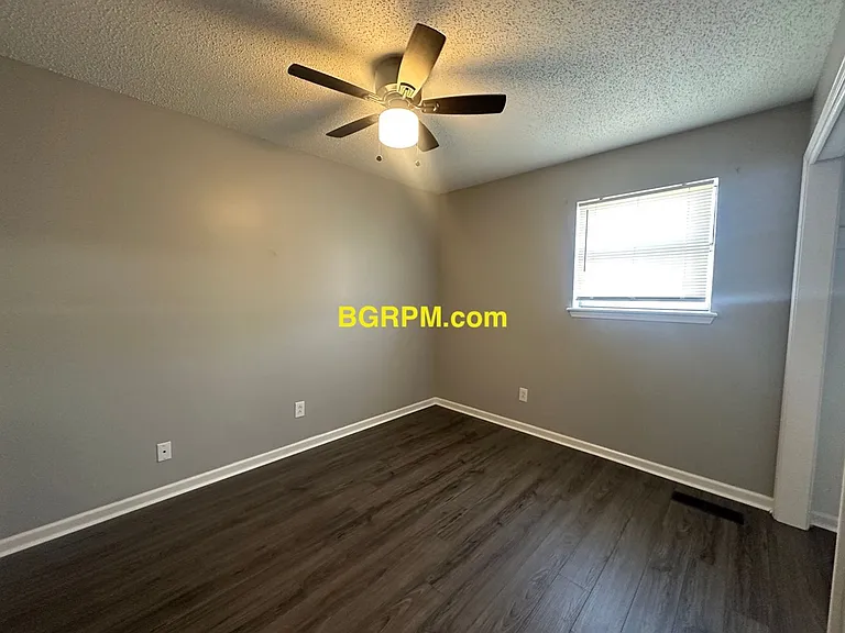 1099 W Elm St — Photo 59