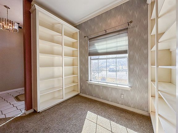 3rd image of 3024 Woodridge Ln