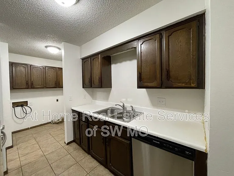 3356 E Whiteside St — Photo 6