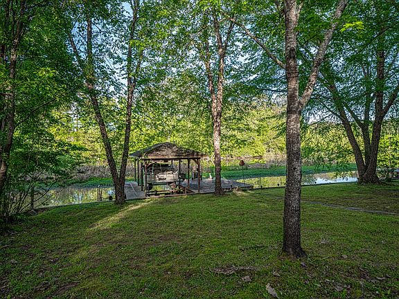 5th image of 120 Woodslake Dr