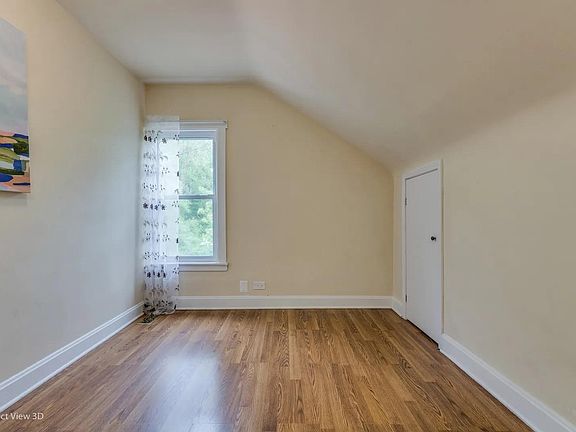 2nd image of 115 E Red Oak St #2