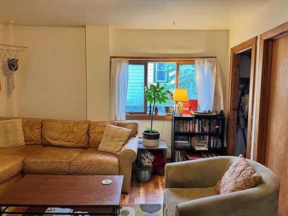 2nd image of 717 N Tioga St #B