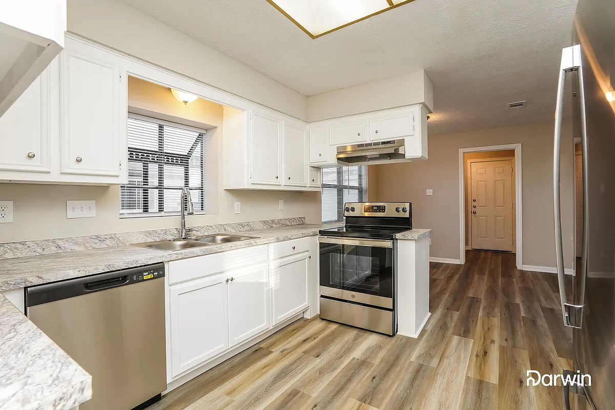Building Photo - 8914 Saratoga Forest Dr