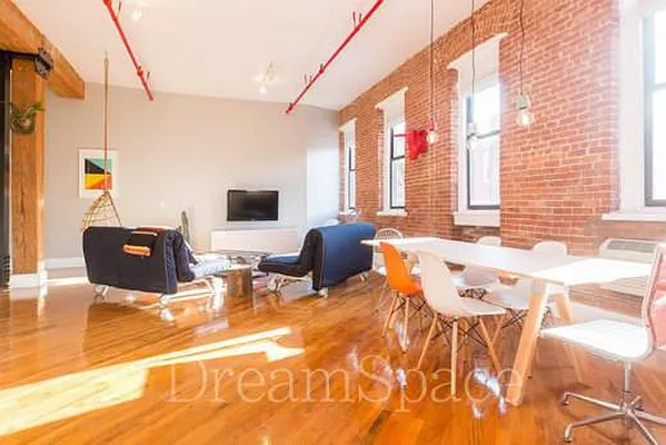 Rented by Dream Space Realty | media 17