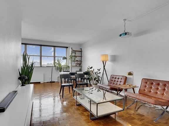 4th image of 555 Kappock St APT 4R