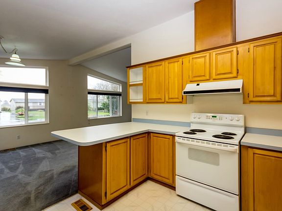 2nd image of 567 Duck Lake Dr NE