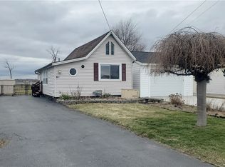 2331 Edgemere Dr, Rochester, NY 14612