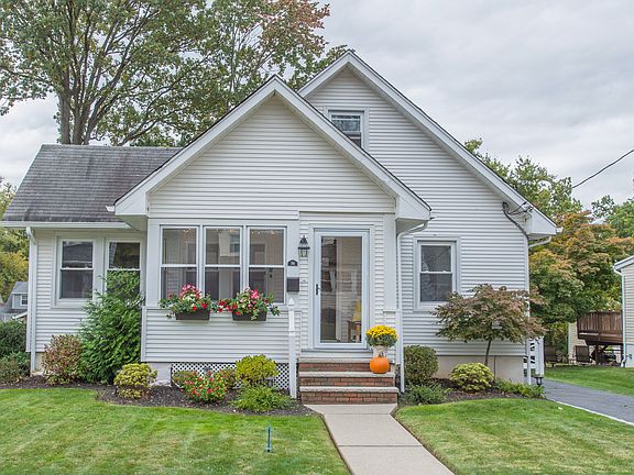 2nd image of 34 Washington Ave